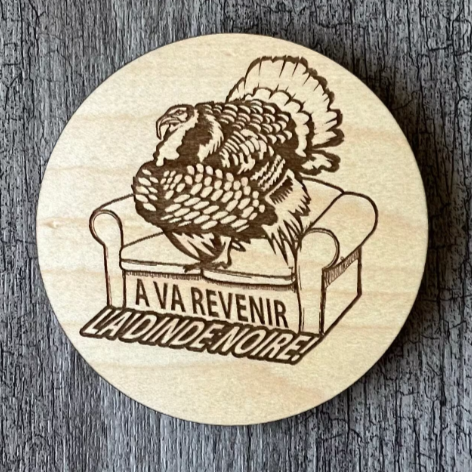 Un sous-verre en bois (La dinde noire)