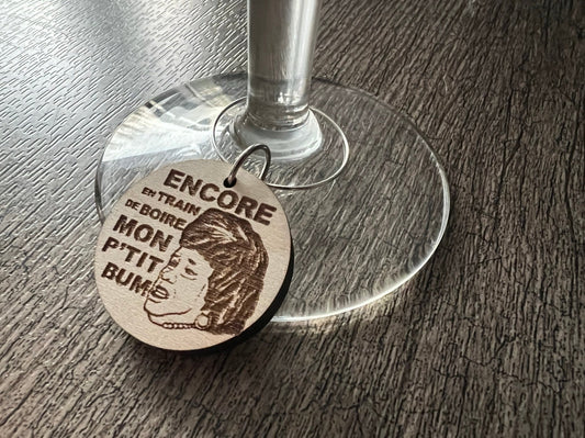 Un identificateur pour coupe de vin (Encore en train de boire mon p'tit bum)